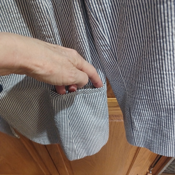 BRITISH KHAKI BLUE WHITE STRIPE SEERSUCKER COTTON BLAZER NWT SIZE MEDIUM - Picture 2 of 16